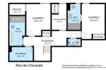 Discover this charming 3-bedroom apartment on the ground floor, featuring a spacious dressing room and a comfortable bathroom.