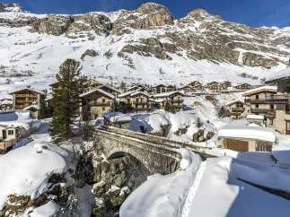 Apartment for sale in Val D Isere with 5 Bedrooms