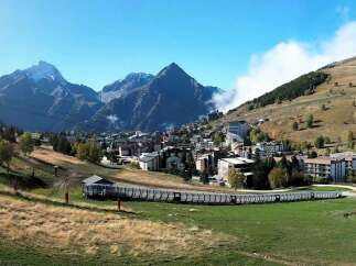 Discover this stunning mountain village nestled amidst the majestic Alps.
