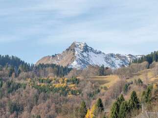 Discover breathtaking mountain views from this stunning property, perfect for those seeking tranquility and natural beauty.