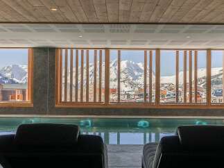 Apartment for sale in Alpe D Huez with 1 Bedroom and Ski in/Ski out