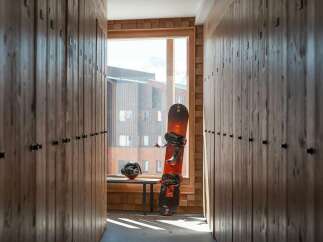 Apartment for sale in Alpe D Huez with 1 Bedroom and Ski in/Ski out