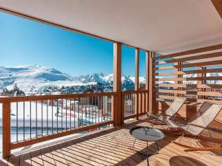 Apartment for sale in Alpe D Huez with 1 Bedroom and Ski in/Ski out