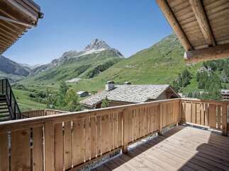 Chalet for sale in Val D Isere with 4 Beds and Ski in/Ski out