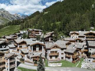 Chalet for sale in Val D Isere with 4 Beds and Ski in/Ski out