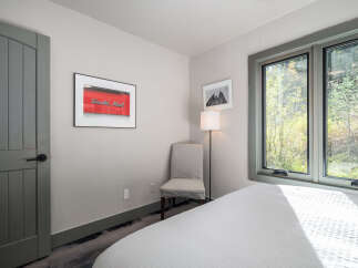 This cozy bedroom features a comfortable bed with crisp white linens, perfect for a restful night's sleep.