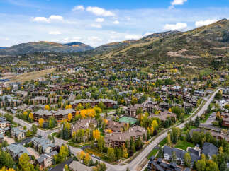 Experience the beauty of autumn in this stunning mountain resort town.