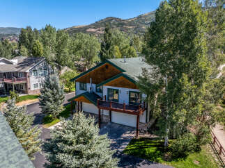 For Sale in Steamboat Springs with 3 Beds and 4 Bathrooms