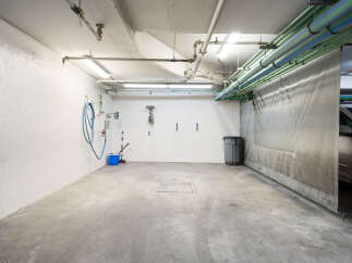 Discover this spacious and functional garage space, perfect for vehicle maintenance and storage.