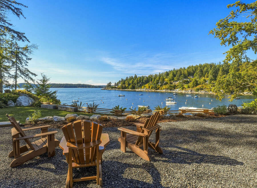 Experience breathtaking waterfront living with this stunning property offering panoramic ocean views.