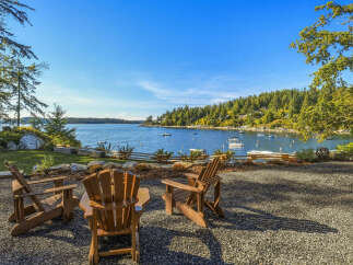 Experience breathtaking waterfront living with this stunning property offering panoramic ocean views.