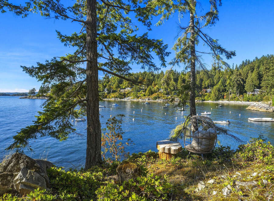 Experience breathtaking waterfront living with this stunning property offering panoramic ocean views and direct water access.