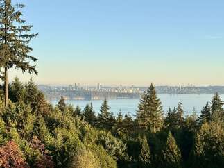 Experience breathtaking panoramic views of the Vancouver skyline and the sparkling blue water from this elevated vantage point.