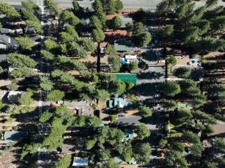 Discover this charming property nestled among mature trees, offering a serene and private atmosphere.