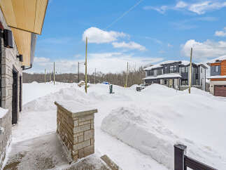 For Sale in Blue Mountains with 4 Bedrooms and 5 Bathrooms