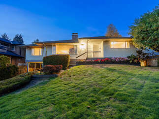 For Sale in West Vancouver with 4 Bedrooms and 4 Bathrooms