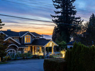 For Sale in West Vancouver with 4 Bedrooms and 4 Bathrooms