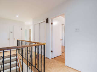 For Sale in West Vancouver with 4 Bedrooms and 4 Bathrooms