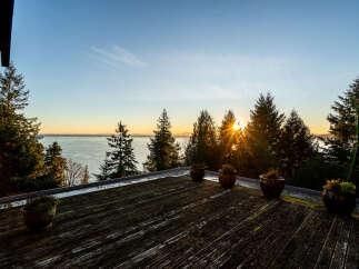 For Sale in West Vancouver with 4 Bedrooms and 5 Bathrooms