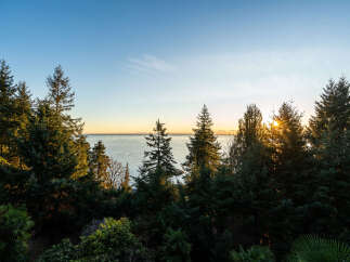 For Sale in West Vancouver with 4 Bedrooms and 5 Bathrooms