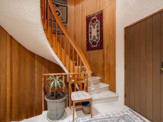 For Sale in West Vancouver with 4 Bedrooms and 5 Bathrooms