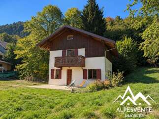 Charming chalet nestled in a serene mountain setting, perfect for those seeking tranquility and natural beauty.