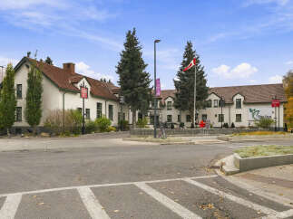 Discover The Inn on Officers' Garden, a charming property offering a unique blend of comfort and elegance.