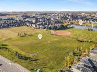 Discover this expansive green space, perfect for outdoor recreation and community gatherings.