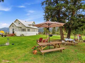 Enjoy outdoor living with multiple picnic areas and seating options, perfect for gatherings or quiet relaxation.
