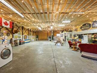 Discover a versatile and spacious open-concept area, perfect for a workshop, entertainment hub, or storage solution.