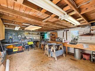 Discover a versatile workshop space, perfect for DIY enthusiasts and tradespeople alike.