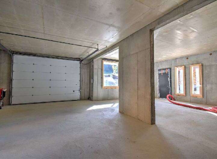Discover the potential of this unfinished concrete space, perfect for a workshop or storage.