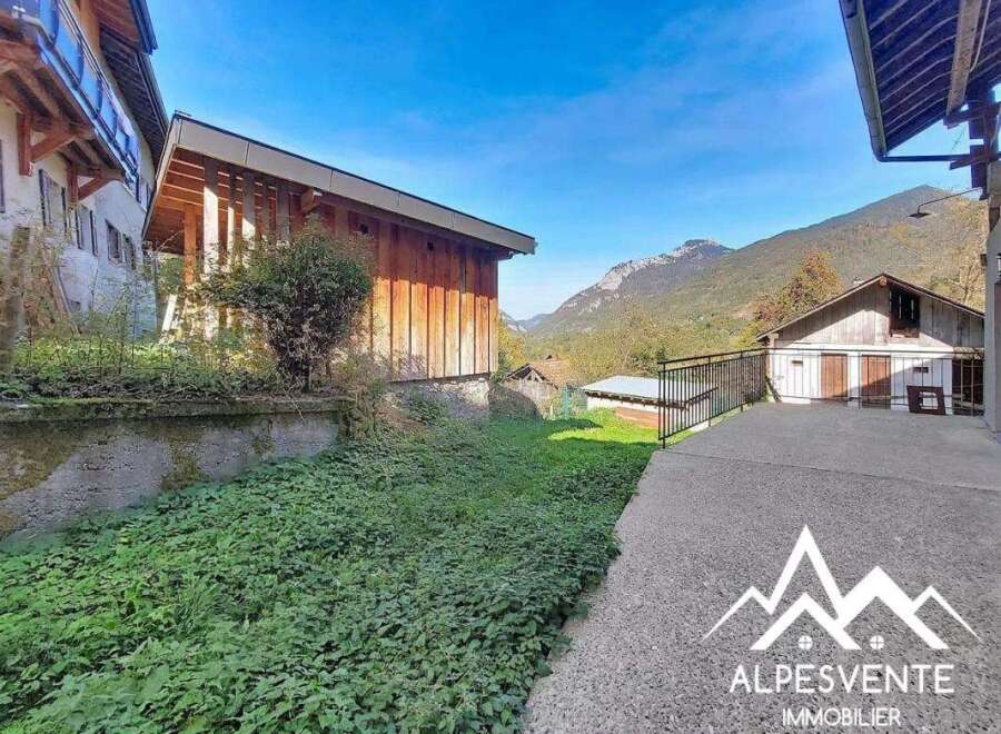 Discover this charming property nestled in a picturesque mountain setting.