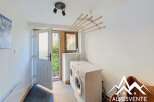 Discover this practical laundry room, perfect for managing your household chores.