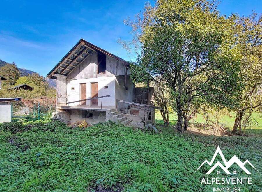 Discover this charming property nestled in a serene mountain landscape, perfect for those seeking tranquility and nature.