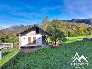Discover this charming property nestled in a picturesque mountain landscape.