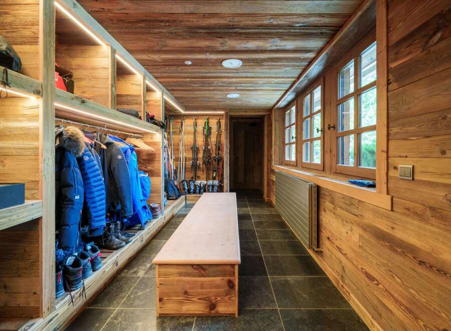 Experience the ultimate alpine lifestyle in this beautifully appointed ski lodge.