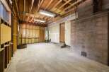 Discover the potential of this versatile space, perfect for a workshop, storage, or conversion.