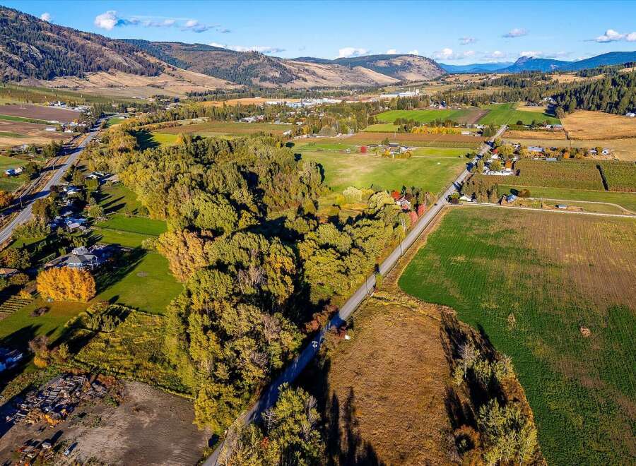 Discover this expansive parcel of land, nestled amidst rolling hills and picturesque farmland.