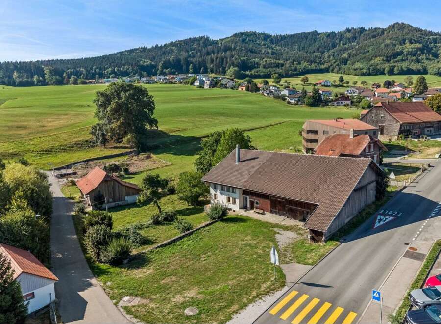 Discover this charming property nestled in a picturesque rural setting, offering a blend of traditional architecture and serene landscapes.