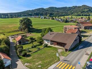 Discover this charming property nestled in a picturesque rural setting, offering a blend of traditional architecture and serene landscapes.