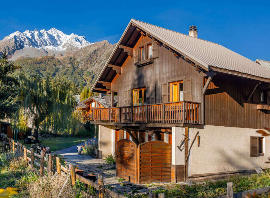 Chalet in Le Monetier-les-Bains - view 1