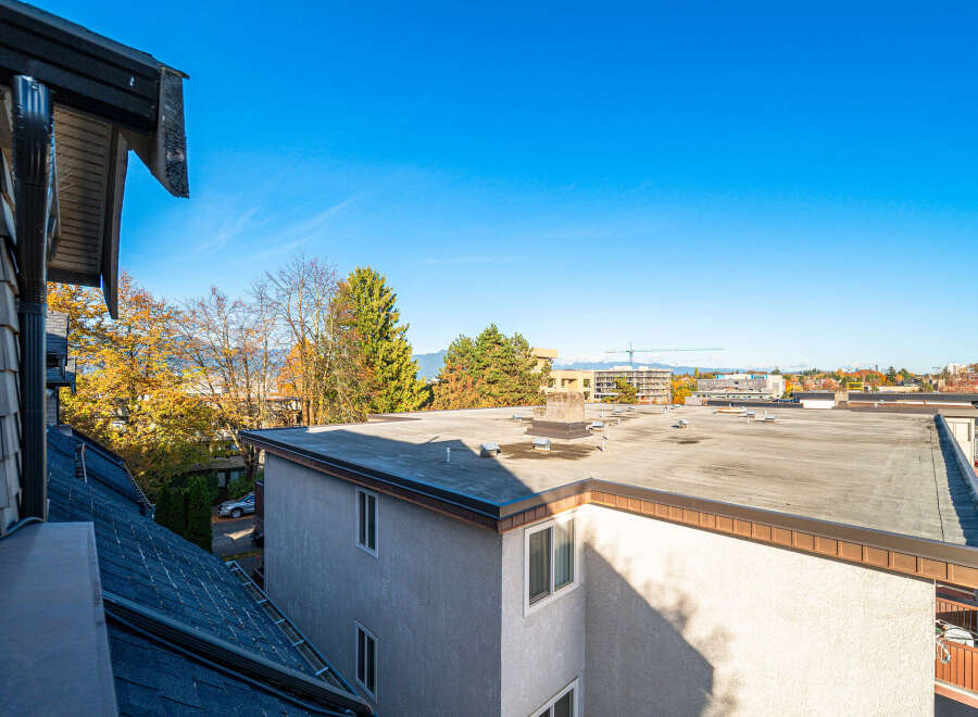 Enjoy the stunning panoramic views from this property, showcasing a vibrant cityscape with distant mountains under a clear blue sky.