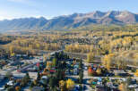 Experience the charm of this picturesque mountain town during peak autumn foliage.
