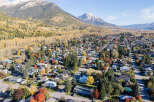 Experience the beauty of autumn in this charming residential neighborhood nestled against a backdrop of majestic mountains.