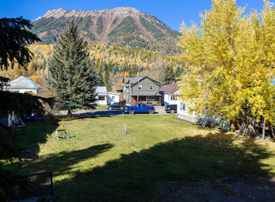 Nestled against a backdrop of majestic mountains and vibrant autumn foliage, this charming property offers a serene escape.