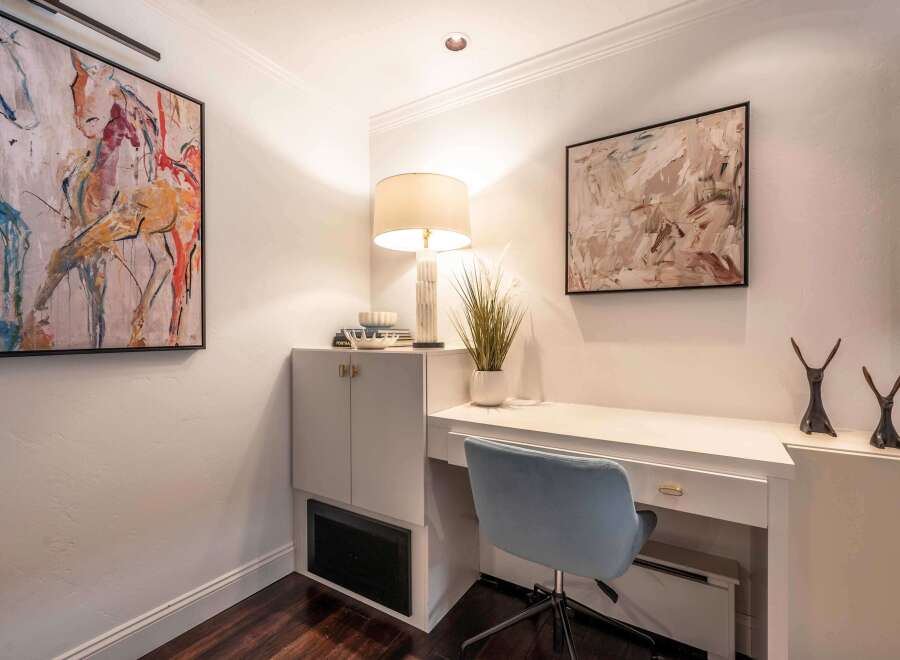 Discover a stylish and functional workspace designed for productivity and comfort.