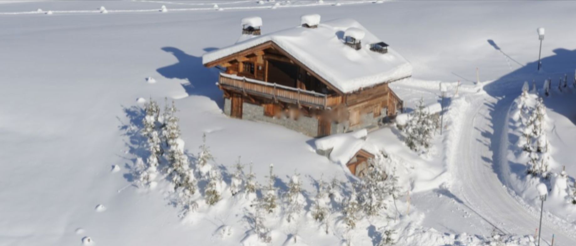 This stunning chalet boasts a prime location in a snowy landscape, offering breathtaking views.