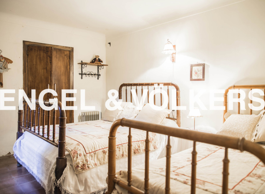 Charming country bedroom with twin beds and rustic wooden furniture.