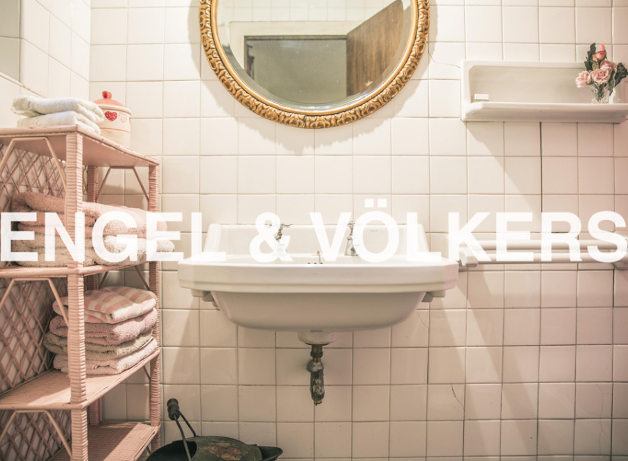 Charming bathroom with pink accents and vintage details.